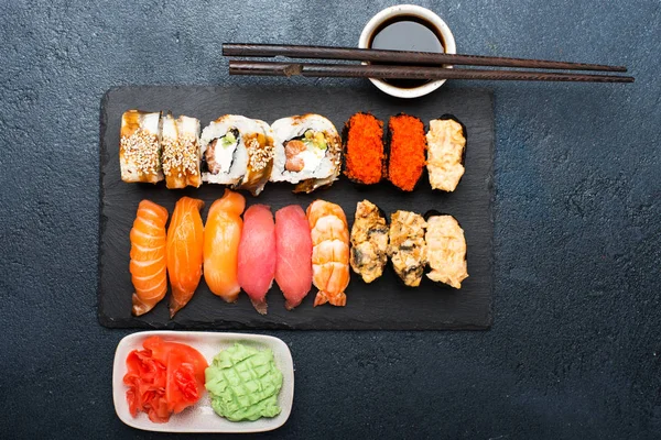 Sushi alimentaire japonais — Photo