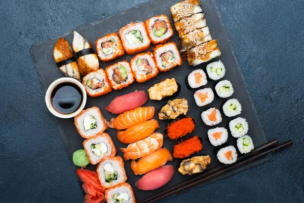 Comida japonesa Sushi —  Fotos de Stock