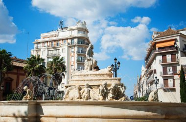 Su çeşme: Sevilla şehir meydanında