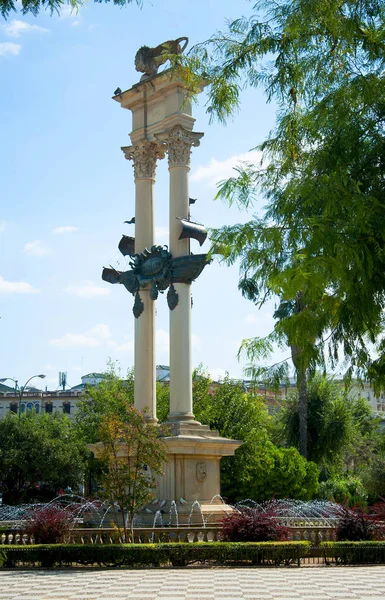 Fontein in stadspark in Sevilla — Stockfoto