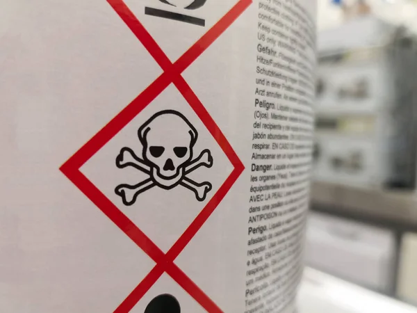 Kennzeichnung Einer Gefährlichen Chemikalie Einem Wissenschaftlichen Labor Warnsymbole Über Toxizität Stockbild