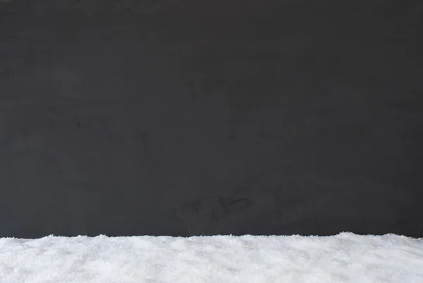 Pared de cemento negro con nieve como fondo o textura — Foto de Stock