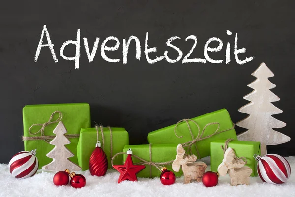 Kerst decoratie, cement, sneeuw, Adventszeit betekent Advent seizoen — Stockfoto