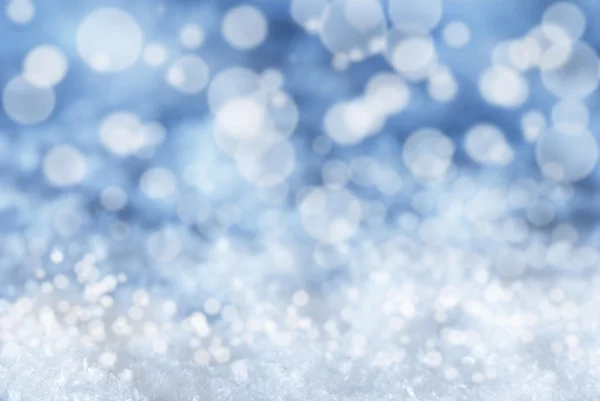 Blauer Weihnachtshintergrund mit Bokeh und Schnee — Stockfoto