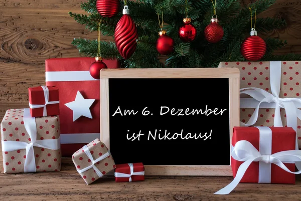 Πολύχρωμο χριστουγεννιάτικο δέντρο, Nikolaus σημαίνει ημέρα Νικολάου — Φωτογραφία Αρχείου