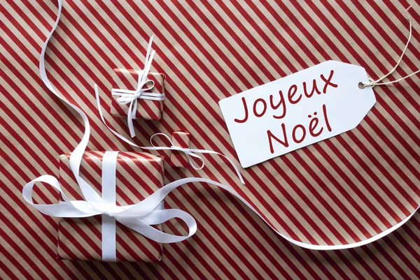 Δύο δώρα με ετικέτα, Joyeux Noel σημαίνει καλά Χριστούγεννα — Φωτογραφία Αρχείου