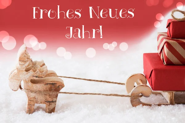 Олени с санями, красный фон, Neues Jahr означает Новый год — стоковое фото