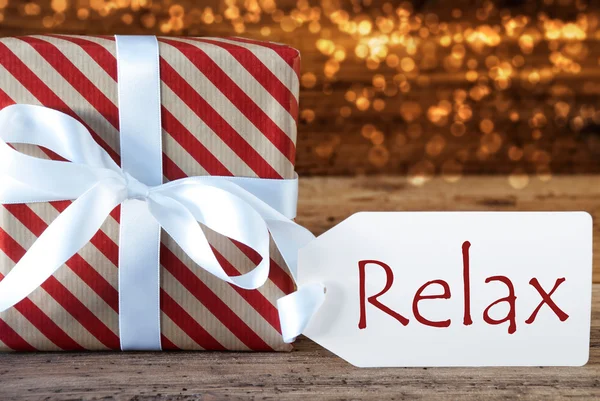 Atmospheric Christmas Gift With Label, Relax — Stock Photo, Image