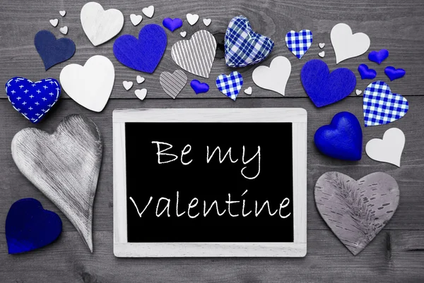 Chalkbord con molti cuori blu, essere il mio San Valentino — Foto Stock