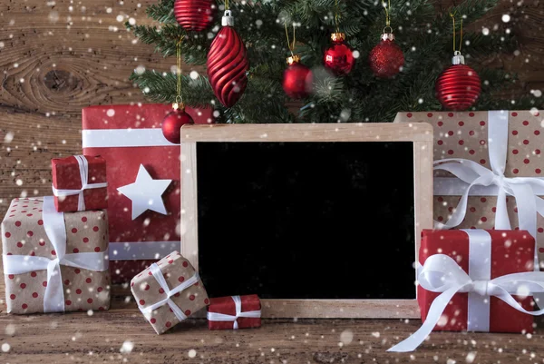 Barevné vánoční strom s vločka, kopírovat prostor — Stock fotografie
