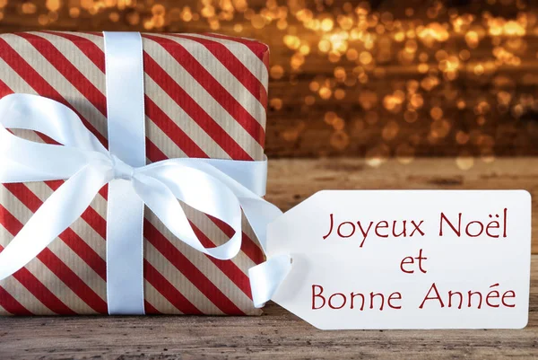 Atmosferische kerstcadeau met Label, Bonne Annee betekent nieuwe jaar — Stockfoto