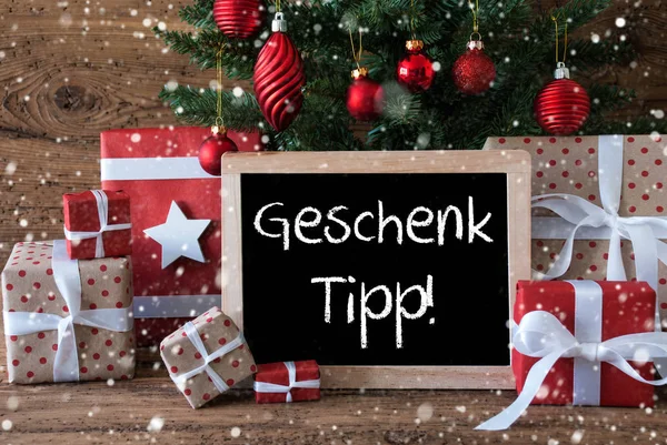 Arbre de Noël coloré avec flocons de neige, Geschenk Tipp signifie conseil cadeau — Photo