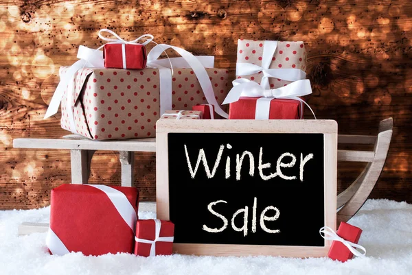 Trineo con regalos, nieve, bokeh, venta de texto de invierno — Foto de Stock