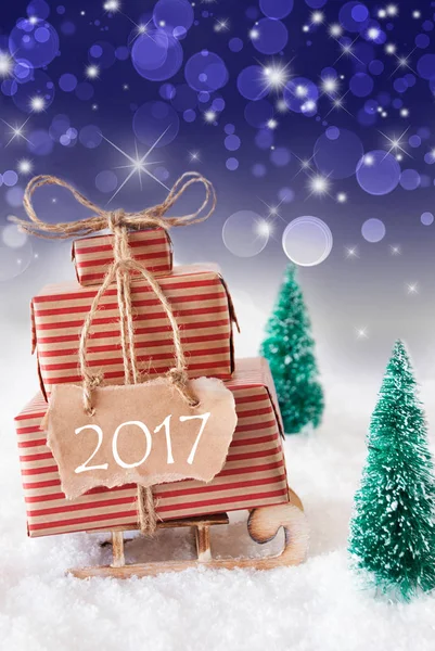 Dikey Noel kızak üzerinde mavi arka plan, metin 2017 — Stok fotoğraf