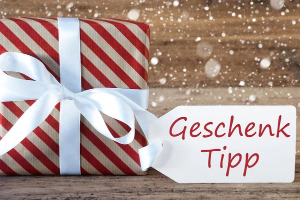 Présent avec flocons de neige, Texte Geschenk Tipp signifie Conseil Cadeau — Photo