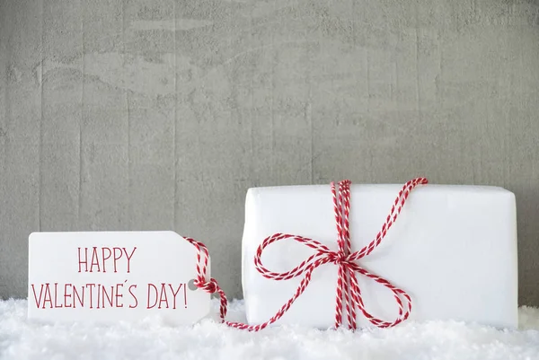 En gåva, Urban Cement bakgrund, Text glad Alla hjärtans dag — Stockfoto