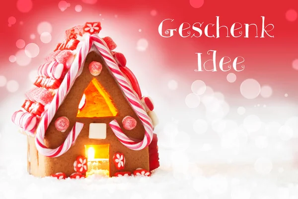 Пряничный домик, красный фон, Geschenk Идея означает подарок Идея — стоковое фото