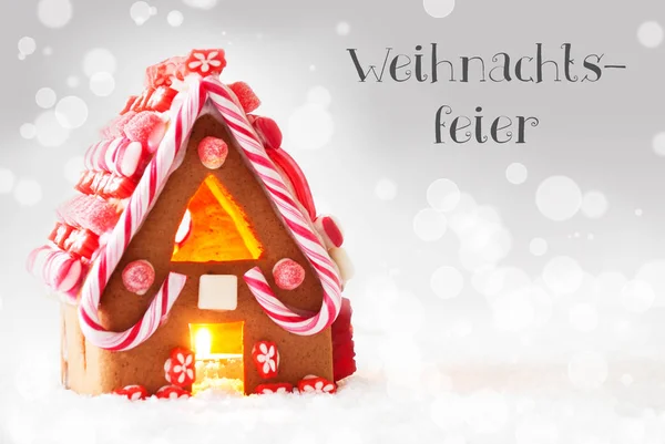 Пряничный домик, Серебряный фон, Weihnachtsfeier означает Рождественская вечеринка — стоковое фото