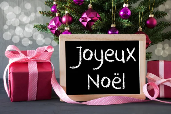 Träd med gåvor, Bokeh, texten Joyeux Noel betyder god jul — Stockfoto