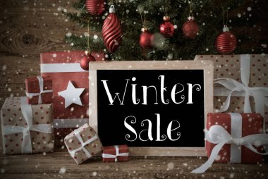 Kış indirimi, kar taneleri ile nostaljik Noel ağacı