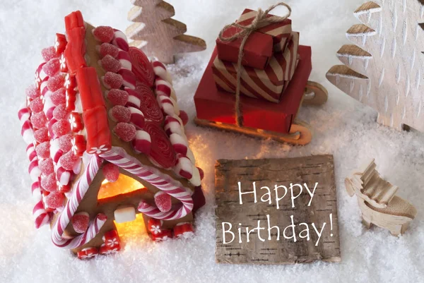 Gingerbread House, släde, snö, texten Happy Birthday — Stockfoto