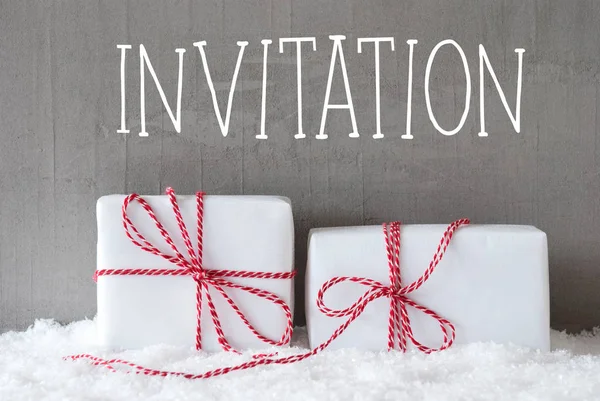 Dwa prezenty ze śniegiem, tekst zaproszenia — Zdjęcie stockowe