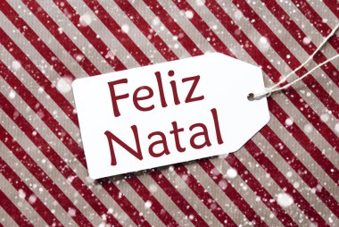 Etiket üzerindeki kırmızı kağıt, Feliz Natal mutlu Noeller anlamına gelir, kar taneleri