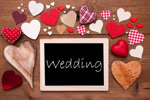 En Chalkbord, många röda hjärtan, bröllop — Stockfoto