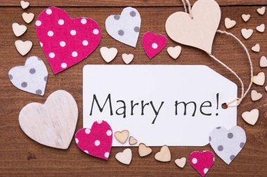 Etiket, pembe Kalpler, metni evlenir misin