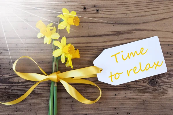 Slunečné jarní Narcis, popisek, textové čas na odpočinek — Stock fotografie