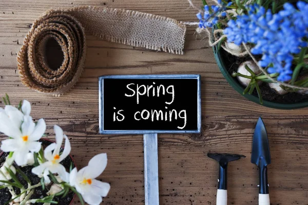 Blommor, Sign, Text våren är på väg — Stockfoto