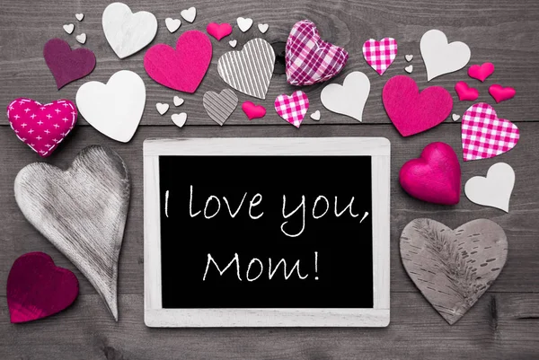 अनेक गुलाबी हृदयांसह चार्कबोर्ड, मी तुझ्यावर आईवर प्रेम करतो — स्टॉक फोटो, इमेज