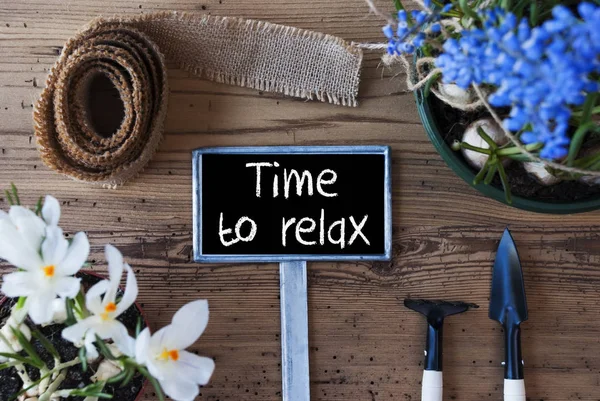 Lente bloemen, teken, tekst tijd om te ontspannen — Stockfoto