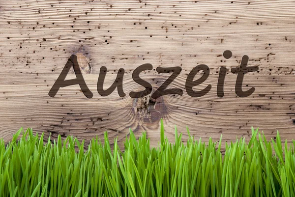 Světlé dřevěné pozadí, Gras, Auszeit znamená prostoje — Stock fotografie
