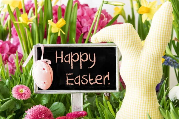 Paskalya Bunny, renkli bahar çiçekleri, metin mutlu Paskalya — Stok fotoğraf