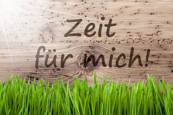 Bright Sunny Gras, Zeit Fuer Mich significa tempo para mim — Fotografia de Stock