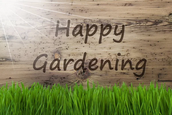 Сонячний дерев'яними тлі, Gras, текст щасливі садівництво — стокове фото