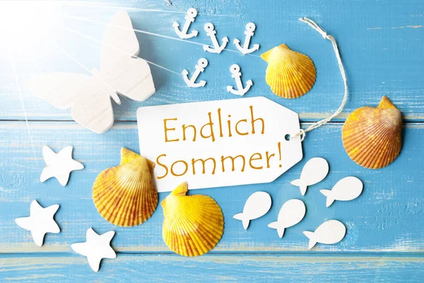 Güneşli tebrik kartı Endlich Sommer ile mutlu yaz anlamına geliyor. — Stok fotoğraf