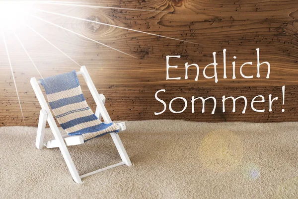 Cartão de saudação ensolarado, Endlich Sommer significa feliz verão — Fotografia de Stock