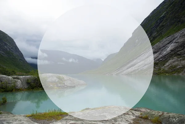 Lago con montañas, Noruega, Círculo con espacio de copia — Foto de Stock