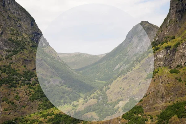 Valle y montaña, Noruega, Círculo con espacio de copia —  Fotos de Stock