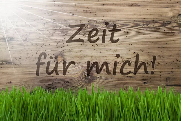 Sonniges Gras, zeit für mich bedeutet Zeit für mich — Stockfoto