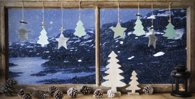 Pencere, kış manzarası, Noel dekorasyon