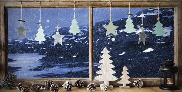 Pencere, kış manzarası, Noel dekorasyon