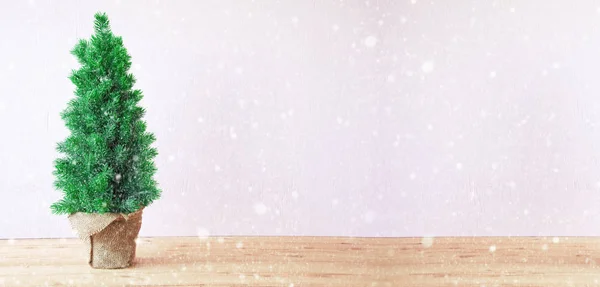 Christmas Tree, Pink Concrete Background, Copy Space, Snwoflakes — Stock Photo, Image