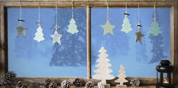 Fönster, vinterlandskap, julgran — Stockfoto
