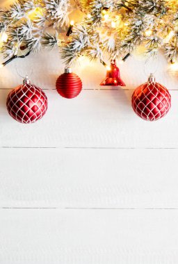Dikey kırmızı yılbaşı Banner, beyaz tahta, kopya alanı
