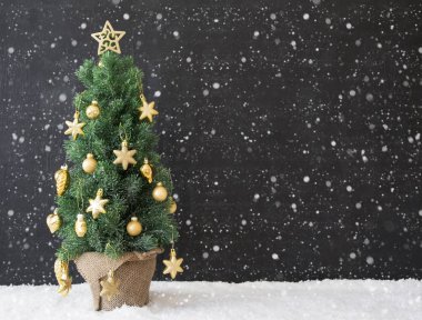 Noel ağacı, kopya alanı, kar taneleri, siyah beton