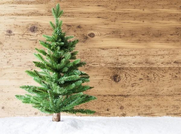Weihnachtsbaum, Schnee, Kopierraum, Holzhintergrund — Stockfoto
