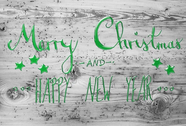 Caligrafía verde Feliz Navidad y Feliz Año Nuevo, Fondo de madera — Foto de Stock